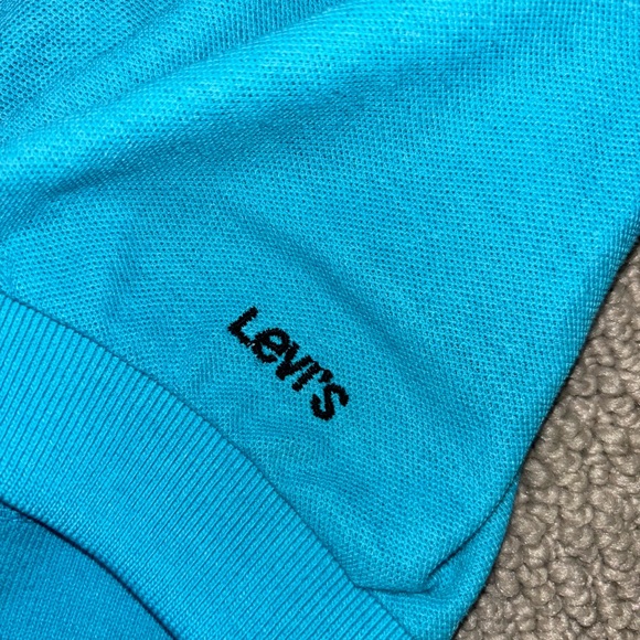 Vintage 1980s Levi's Men's Polo in a classic blue. Large. - Picture 3 of 7